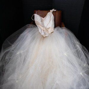 Rock n Roll Princess Dress. White/Off White Angelo Lambrou Wedding Dress